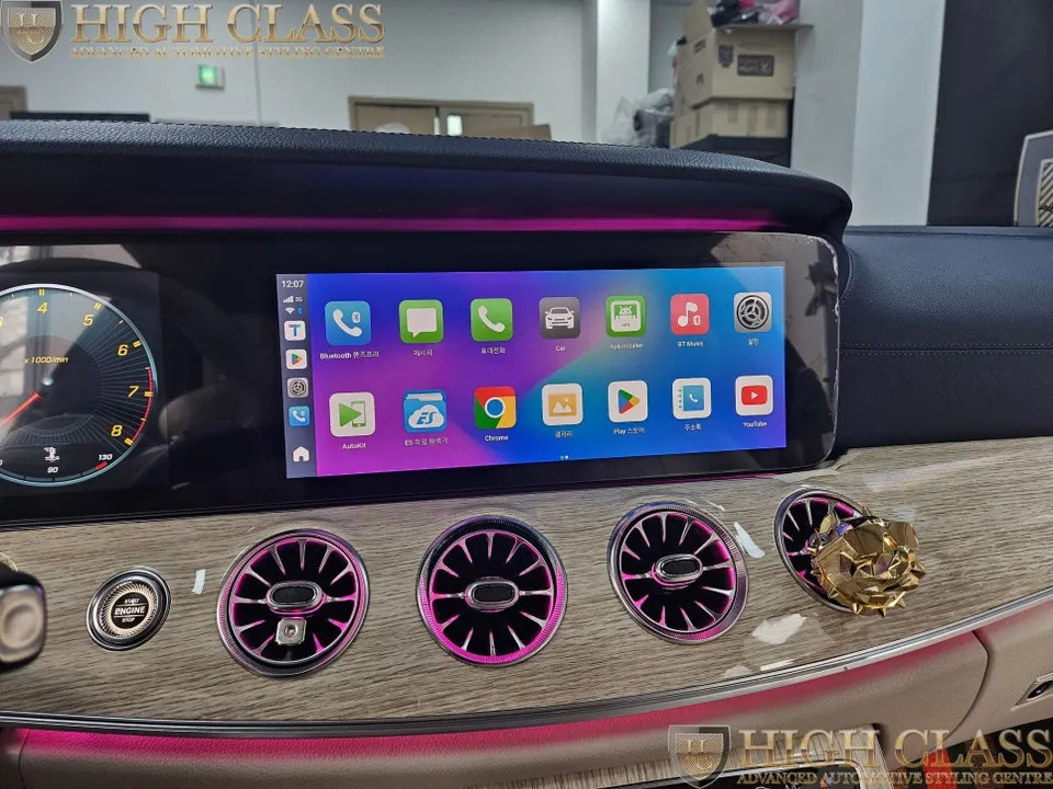 Mercedes-Benz E-Class CabrioletのAndroid Auto・CarPlay取付事例 施工写真 4-1