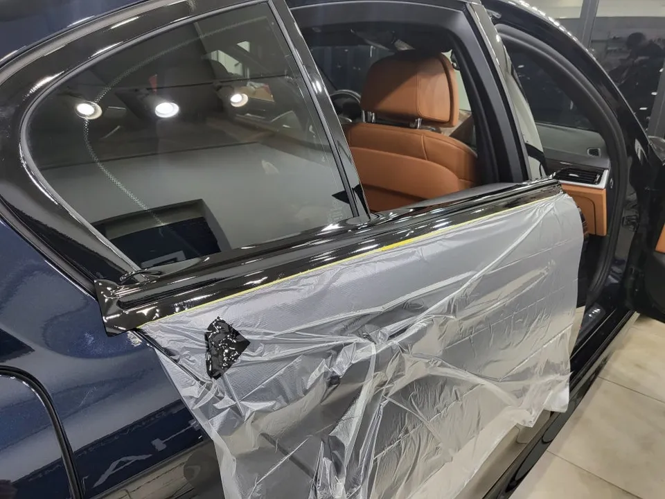BMW 5 Series G30 カーラッピング事例：費用目安と仕上がり 施工写真 1-3