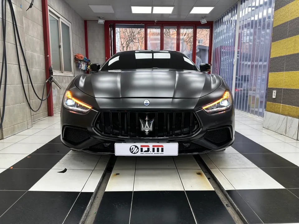 Maserati Ghibliのカーラッピング事例｜費用目安・仕上がり 施工写真 1-3