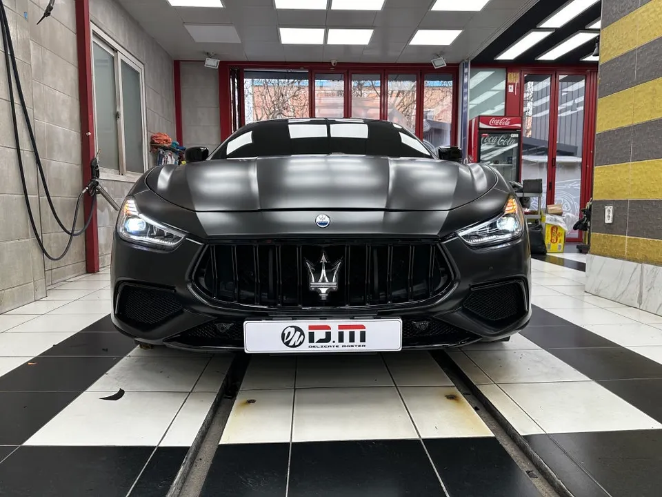 Maserati Ghibliのカーラッピング事例｜費用目安・仕上がり 施工写真 2-3