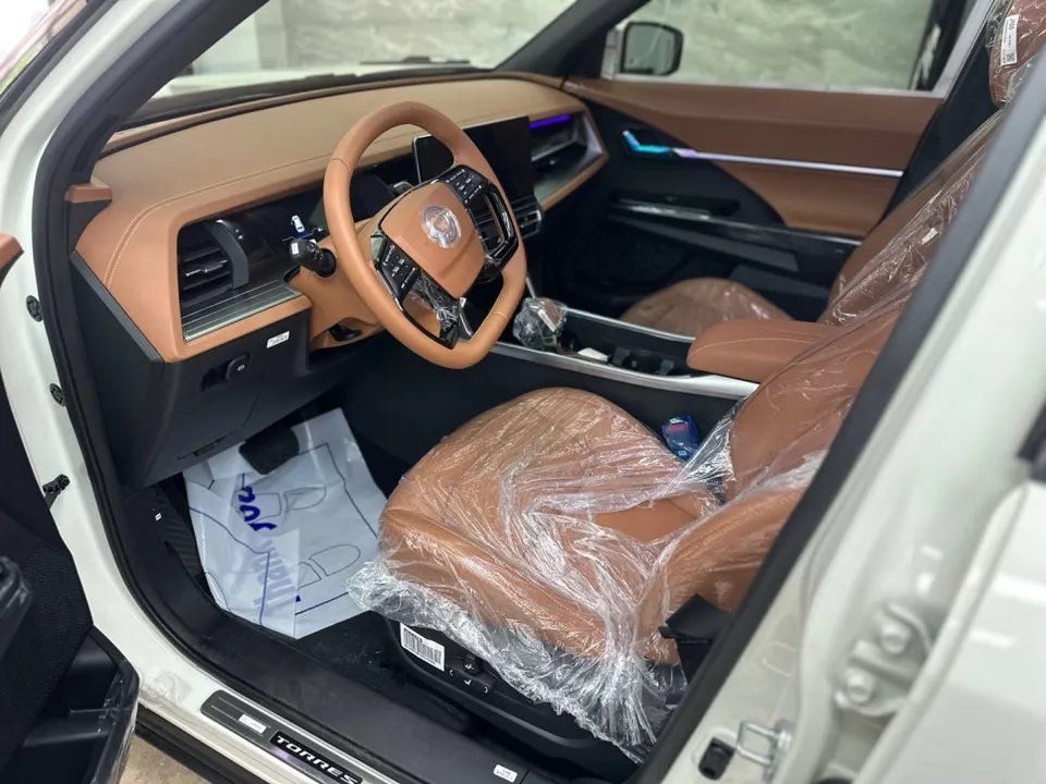 KG Mobility Torresのカーラッピング事例|費用目安・仕上がり 施工写真 1-1