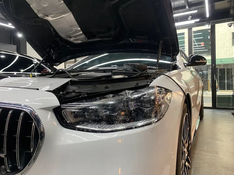 メルセデス・ベンツ Sクラス W223のカーラッピング事例 施工写真 1-3