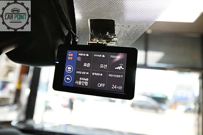 Chevrolet Tahoeのドライブレコーダー取付事例 施工写真 3-2
