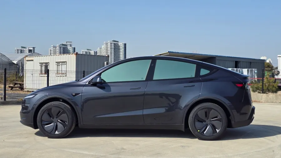 Tesla Teslaのカーフィルム施工事例 施工写真 1-2