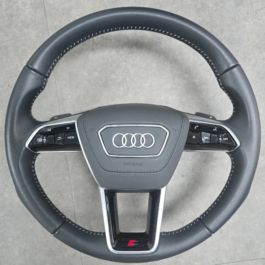 Audi A6 C8 steering wheel - Audi A6 Steering Wheel Customization Review: R8 Button Upgrade photo 5