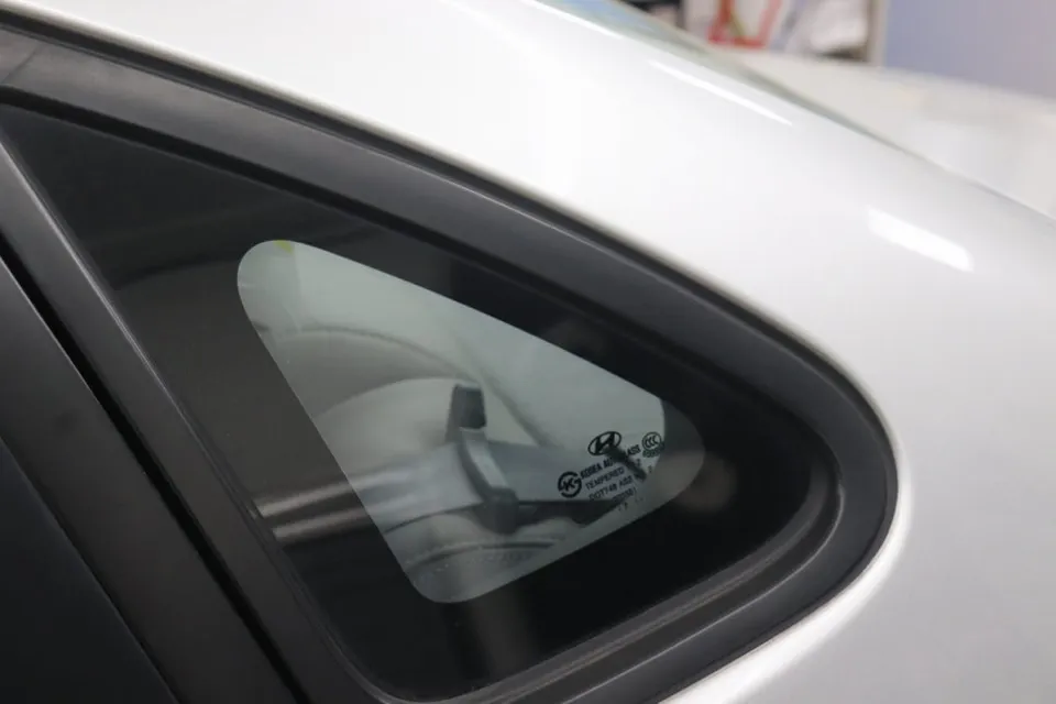 Hyundai Elantraのカーフィルム施工事例｜費用目安・仕上がり 施工写真 3-1
