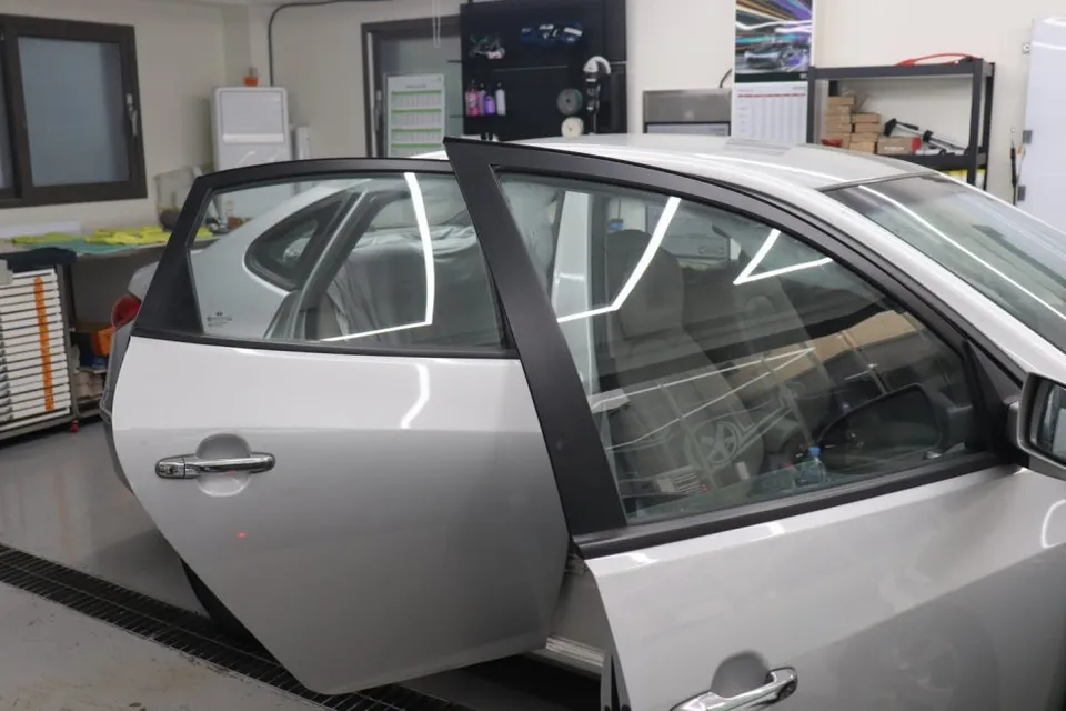 Hyundai Elantraのカーフィルム施工事例｜費用目安・仕上がり 施工写真 2-3