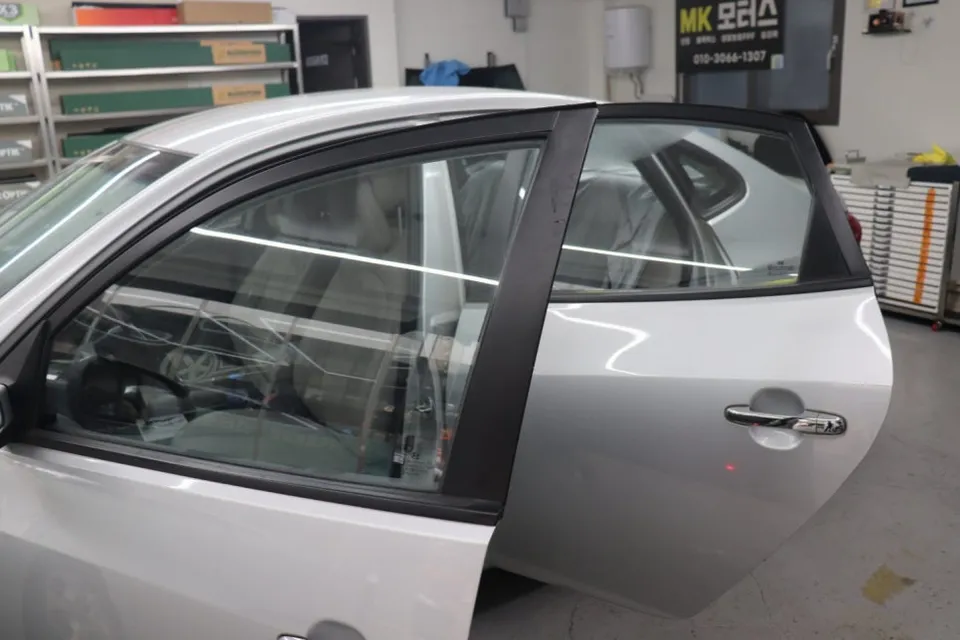Hyundai Elantraのカーフィルム施工事例｜費用目安・仕上がり 施工写真 3-3