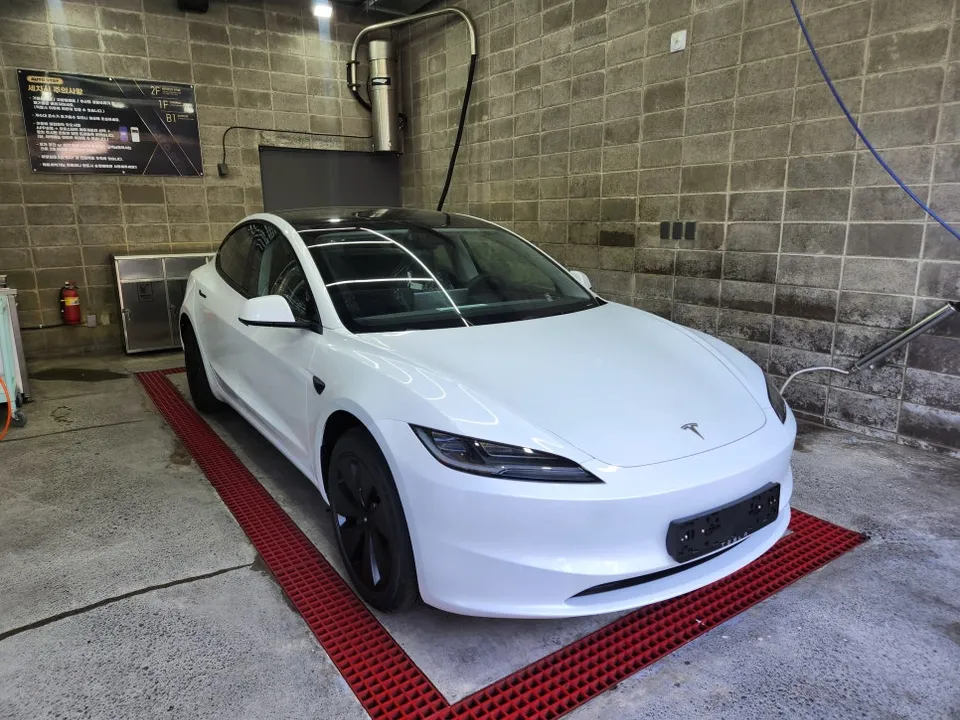 Tesla Model 3 PPF施工事例｜費用目安と仕上がり 施工写真 1-2