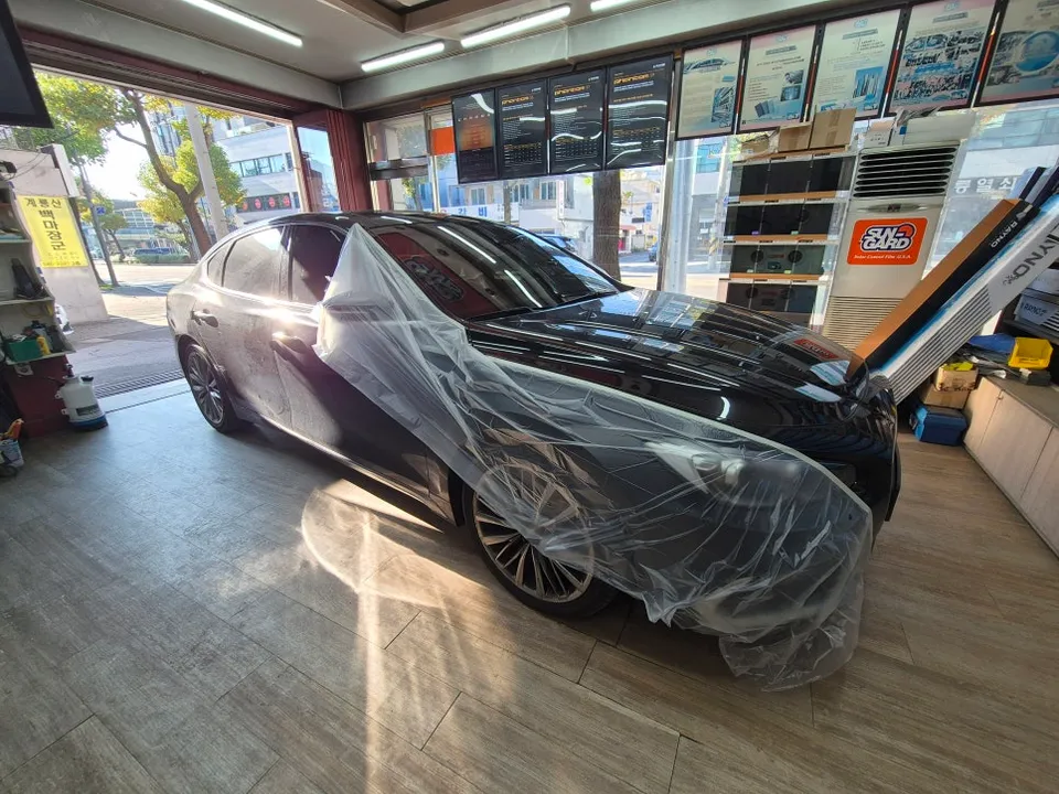 Hyundai Azeraのカーフィルム施工事例|費用目安と仕上がり 施工写真 2-2
