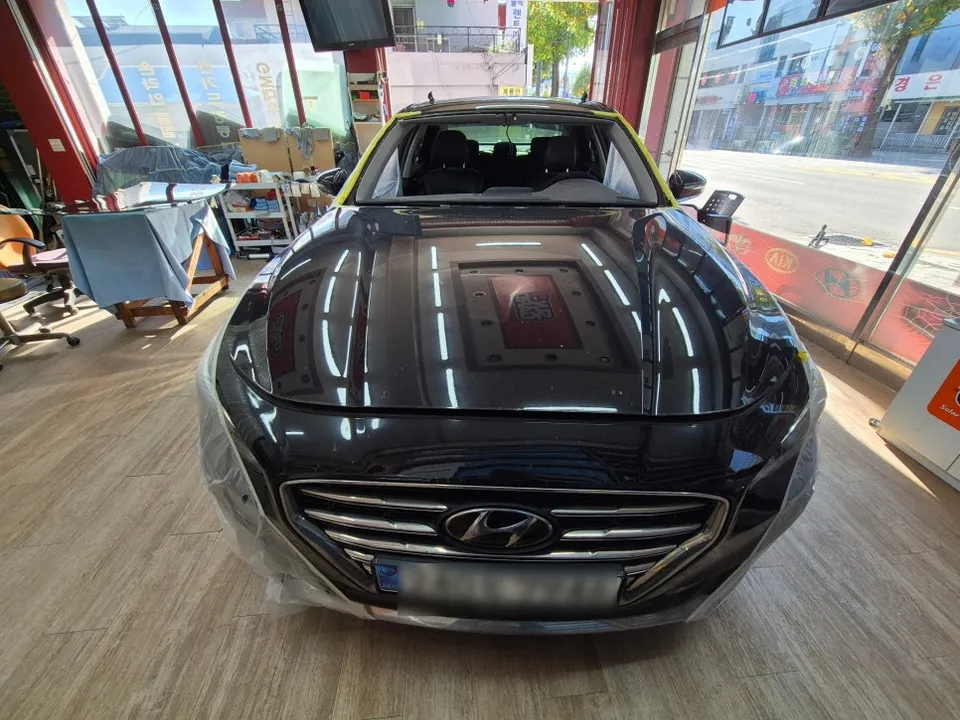 Hyundai Azeraのカーフィルム施工事例|費用目安と仕上がり 施工写真 1-3