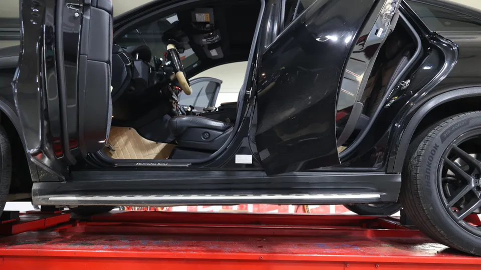 Mercedes-Benz GLE Coupe Electric Side Steps Review photo 2
