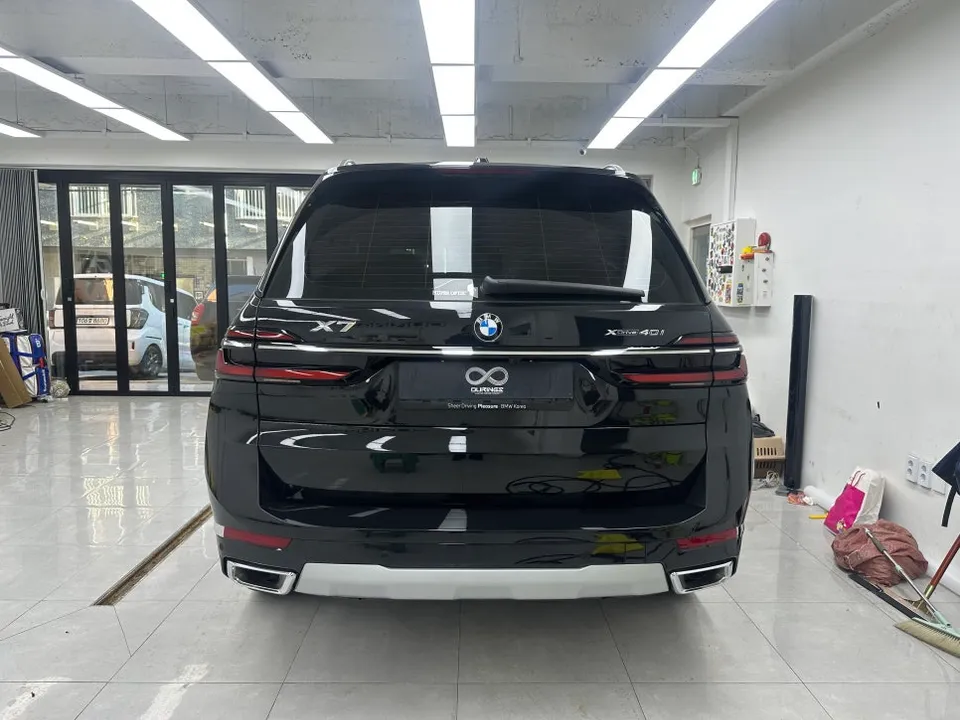 BMW X7のカーラッピング事例|クローム部分の質感変化 施工写真 3-1