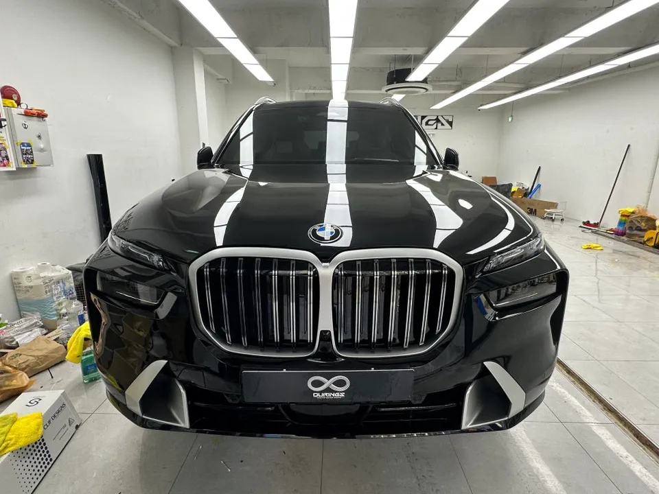 BMW X7のカーラッピング事例|クローム部分の質感変化 施工写真 1-2