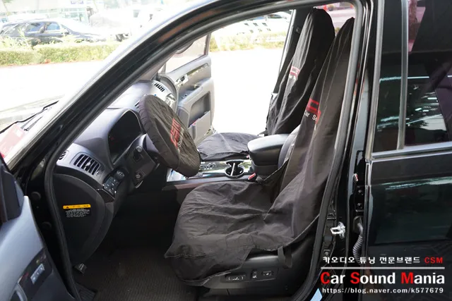 Kia Mohaveのドライブレコーダー取付事例 施工写真 4-1