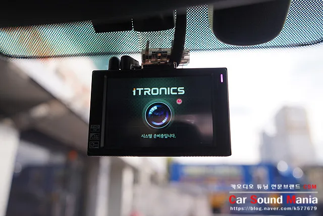 Kia Mohaveのドライブレコーダー取付事例 施工写真 1-2