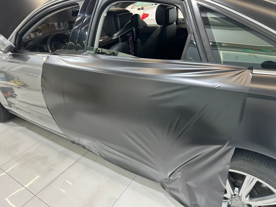 Audi A6のカーラッピング事例|サテンブラックとマットPPF 施工写真 3-3