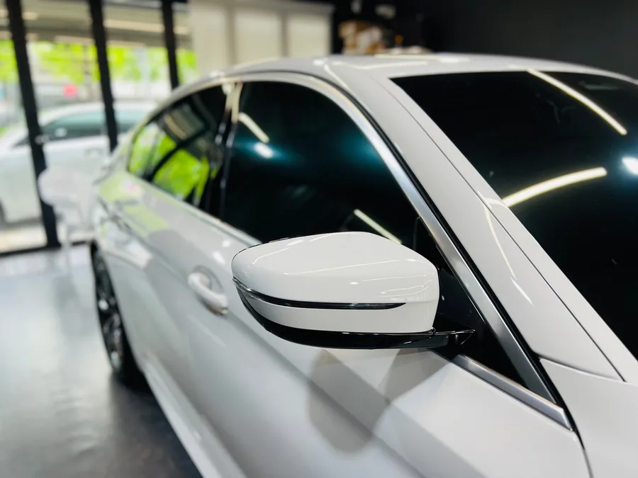 BMW 5 Series G30のカーラッピング事例|費用目安・仕上がり 施工写真 1-2