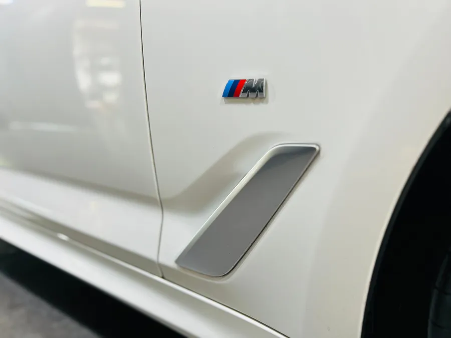BMW 5 Series G30のカーラッピング事例|費用目安・仕上がり 施工写真 1-3