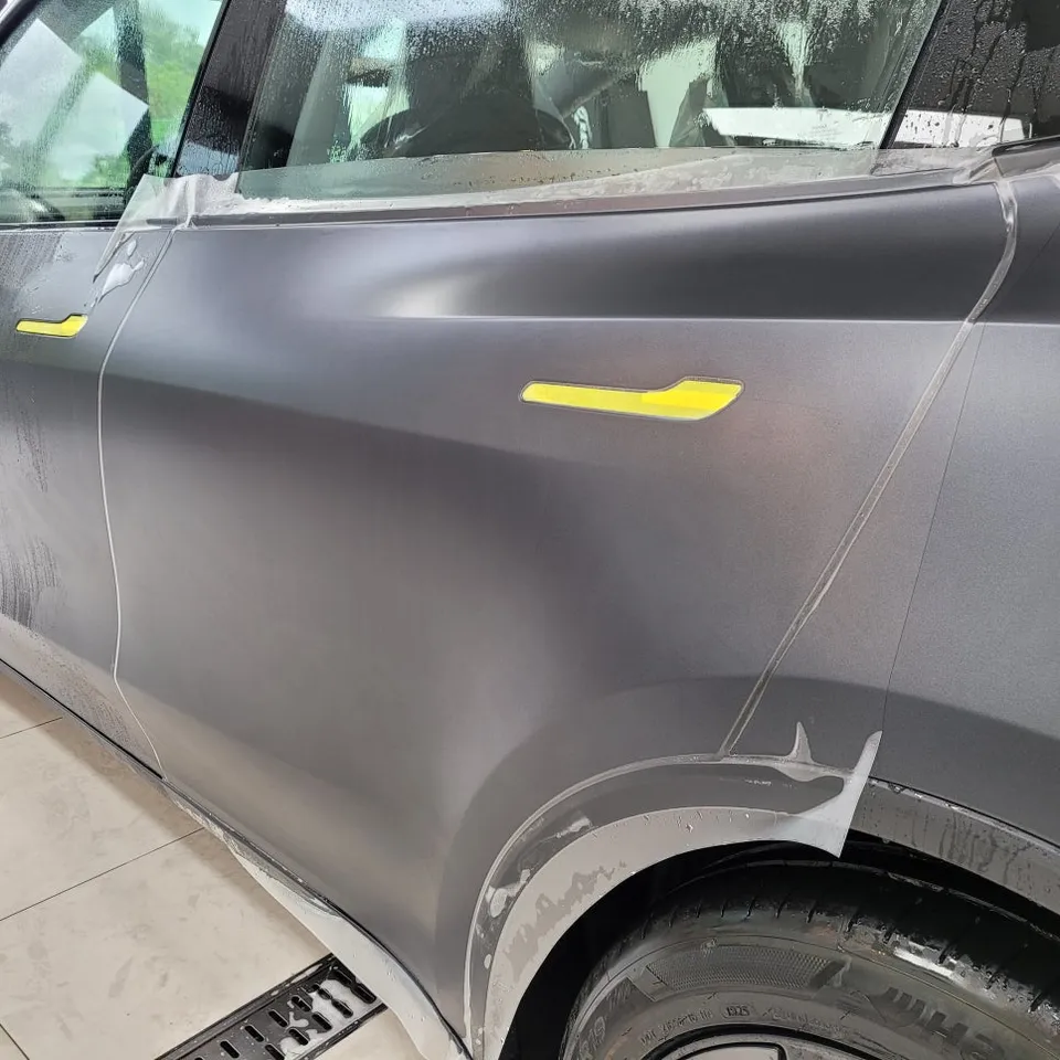 Tesla Model Y PPF施工事例|無光フィルムで高級感アップ 施工写真 3-1