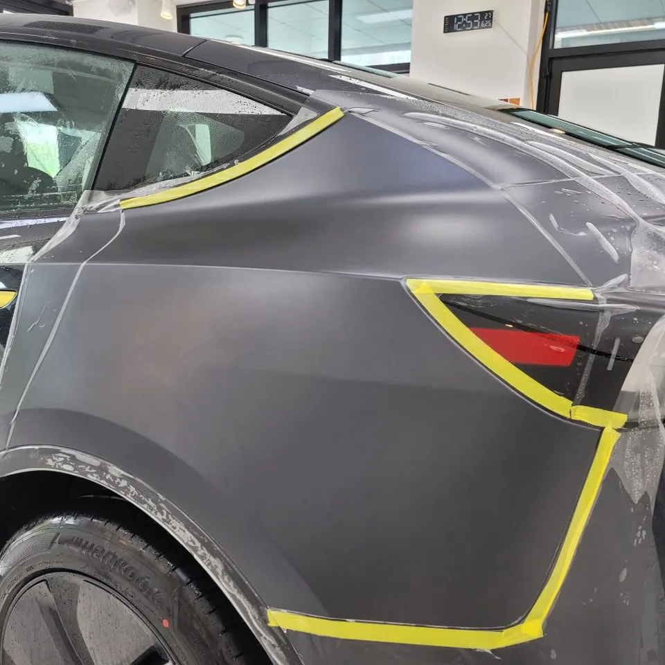 Tesla Model Y PPF施工事例|無光フィルムで高級感アップ 施工写真 2-3
