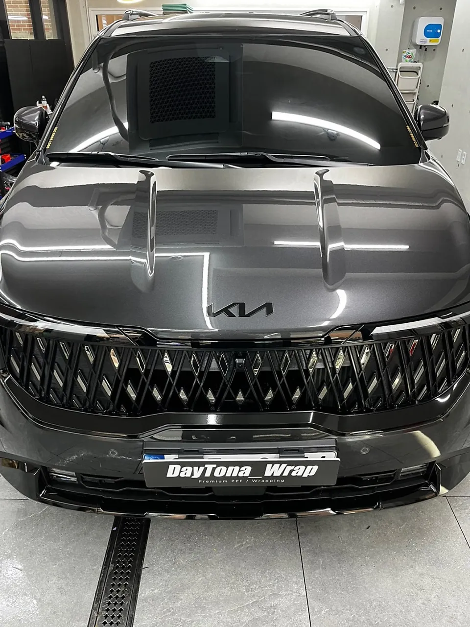Kia Carnivalのカーラッピング事例｜費用目安・仕上がり 施工写真 2-1