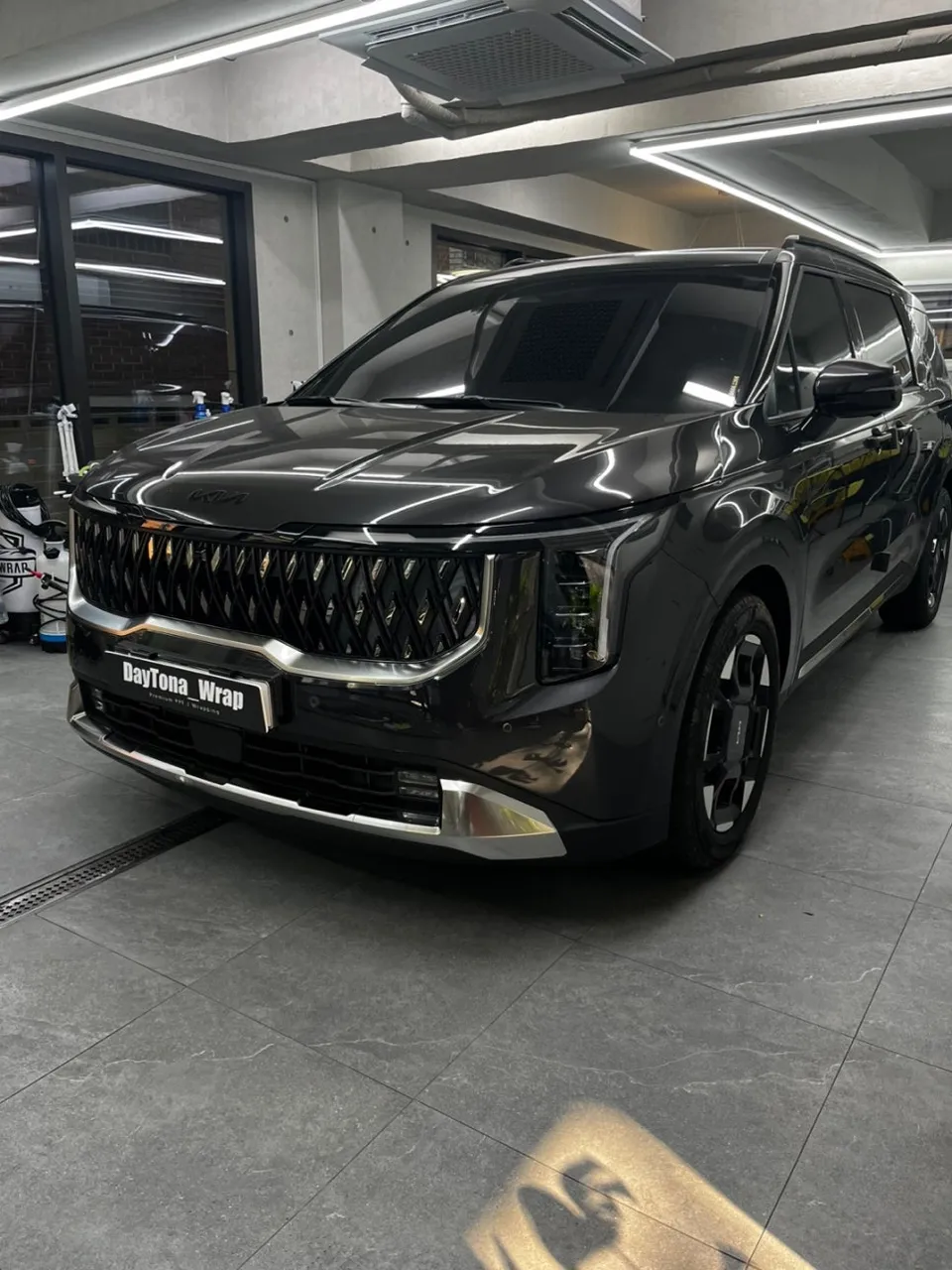 Kia Carnivalのカーラッピング事例｜費用目安・仕上がり 施工写真 2-2