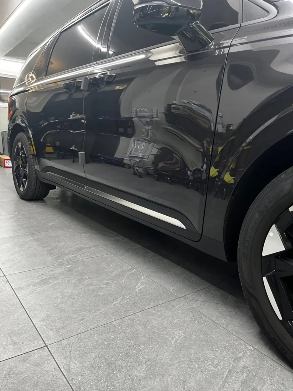 Kia Carnivalのカーラッピング事例｜費用目安・仕上がり 施工写真 3-3