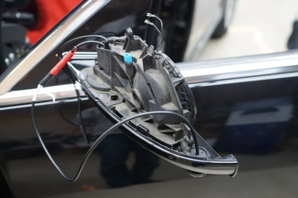 Mercedes-Benz S500 ambient lighting - Mercedes-Benz S500 Ambient Lighting Upgrade Review photo 4