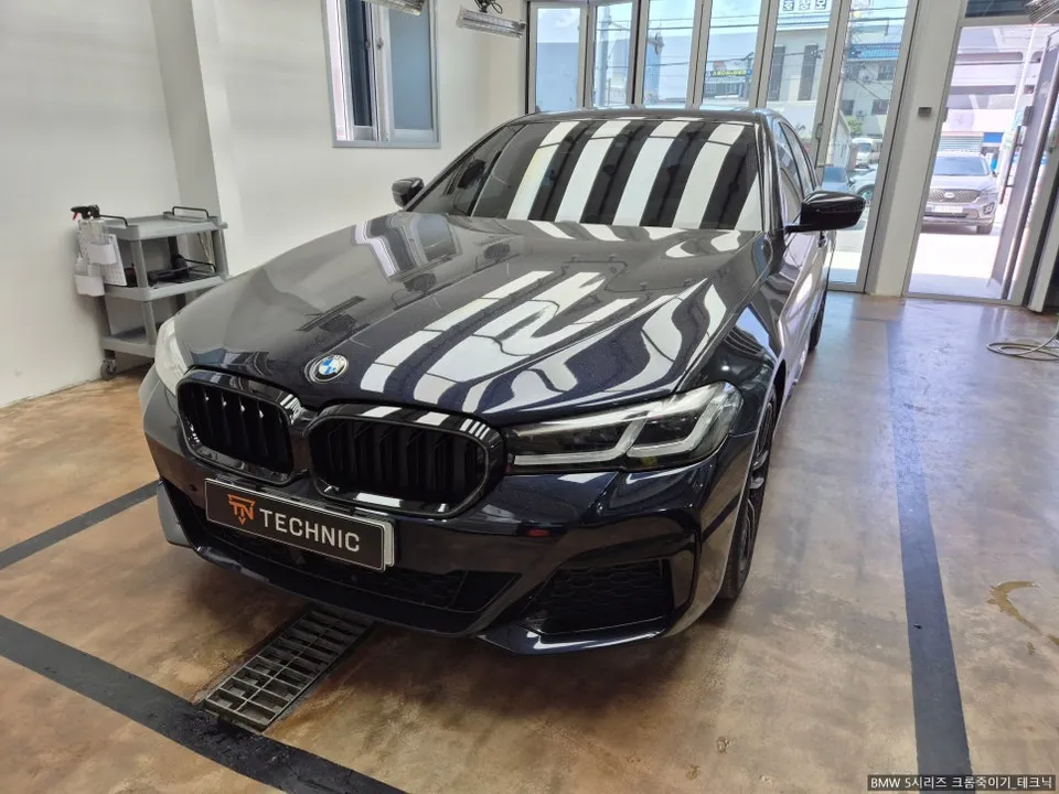 BMW 5 Series vinyl wrap installation result