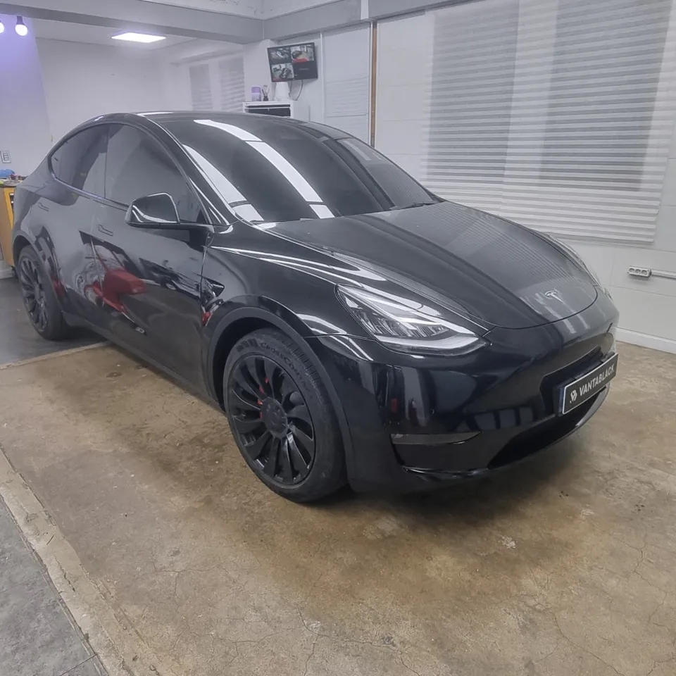 Tesla Model Yのカーラッピング事例|費用目安・仕上がり 施工写真 3-2