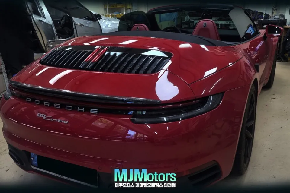 Porsche 911のドライブレコーダー取付事例 施工写真 2