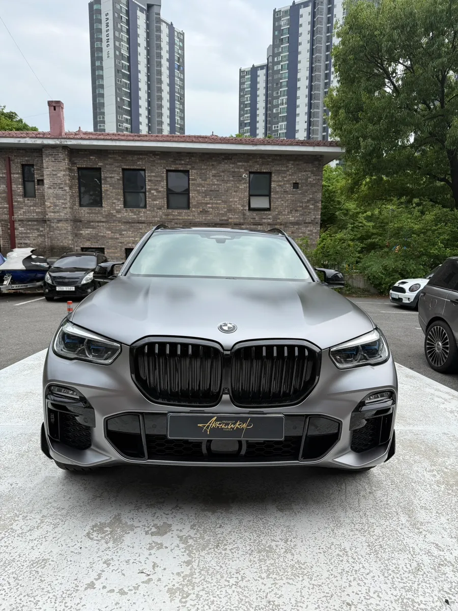 BMW X5のカーラッピング事例｜リキッドマットシルバー 施工写真 1-3