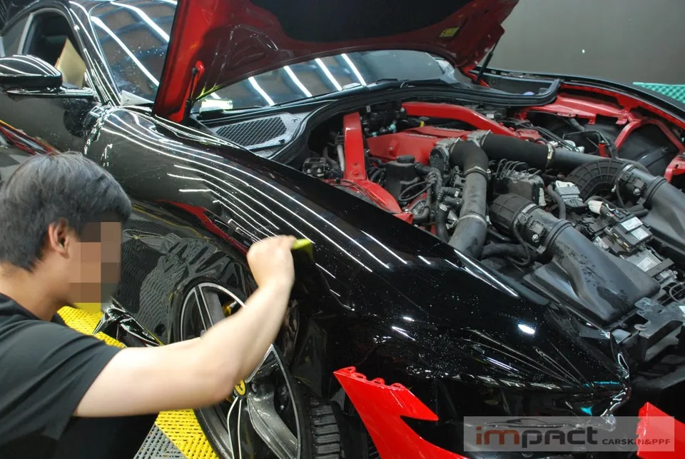 Ferrari RomaのPPF施工事例|ブラックPPF再施工 施工写真 3-1