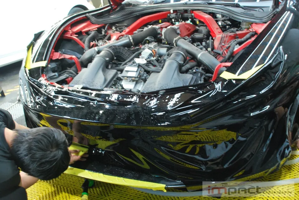 Ferrari RomaのPPF施工事例|ブラックPPF再施工 施工写真 2-3