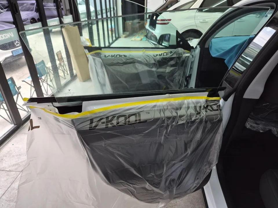 Tesla Model Yのカーフィルム施工事例 施工写真 2