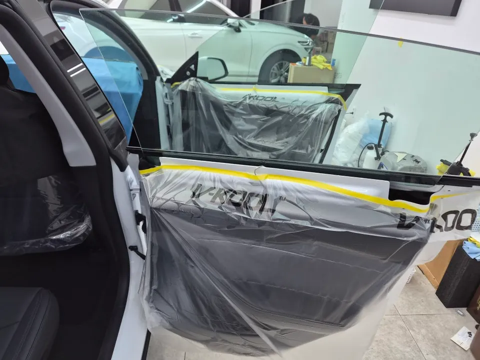 Tesla Model Yのカーフィルム施工事例 施工写真 3