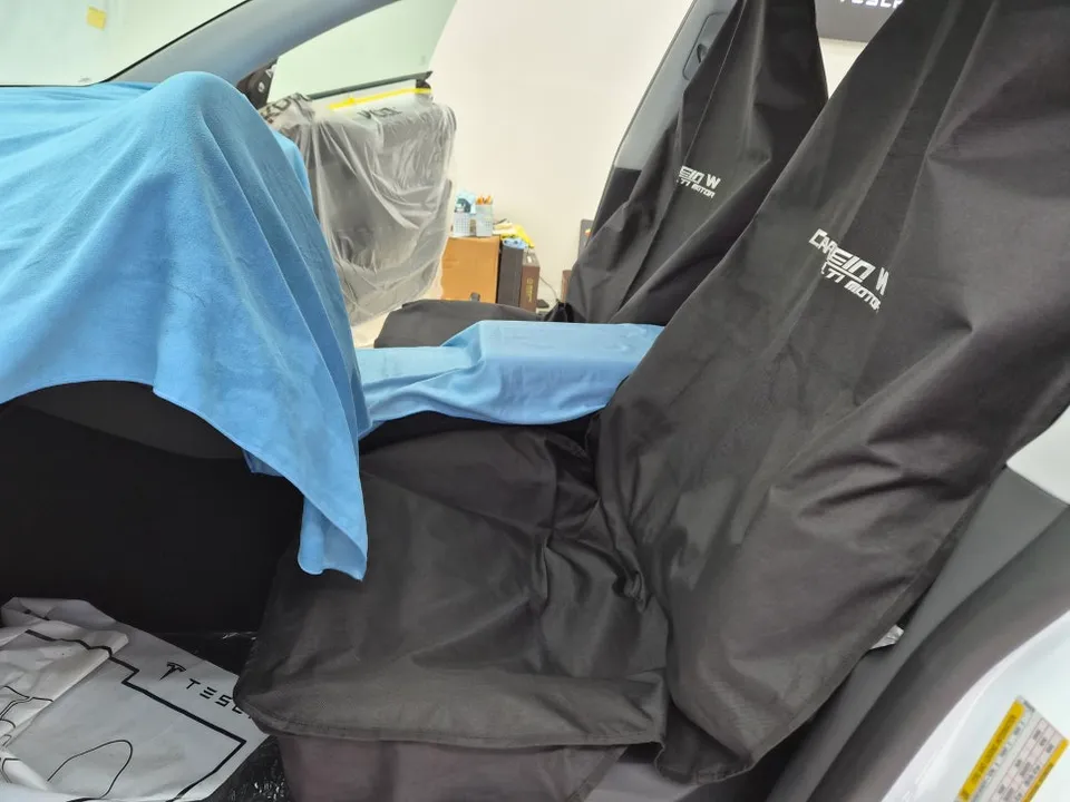 Tesla Model Yのカーフィルム施工事例 施工写真 4