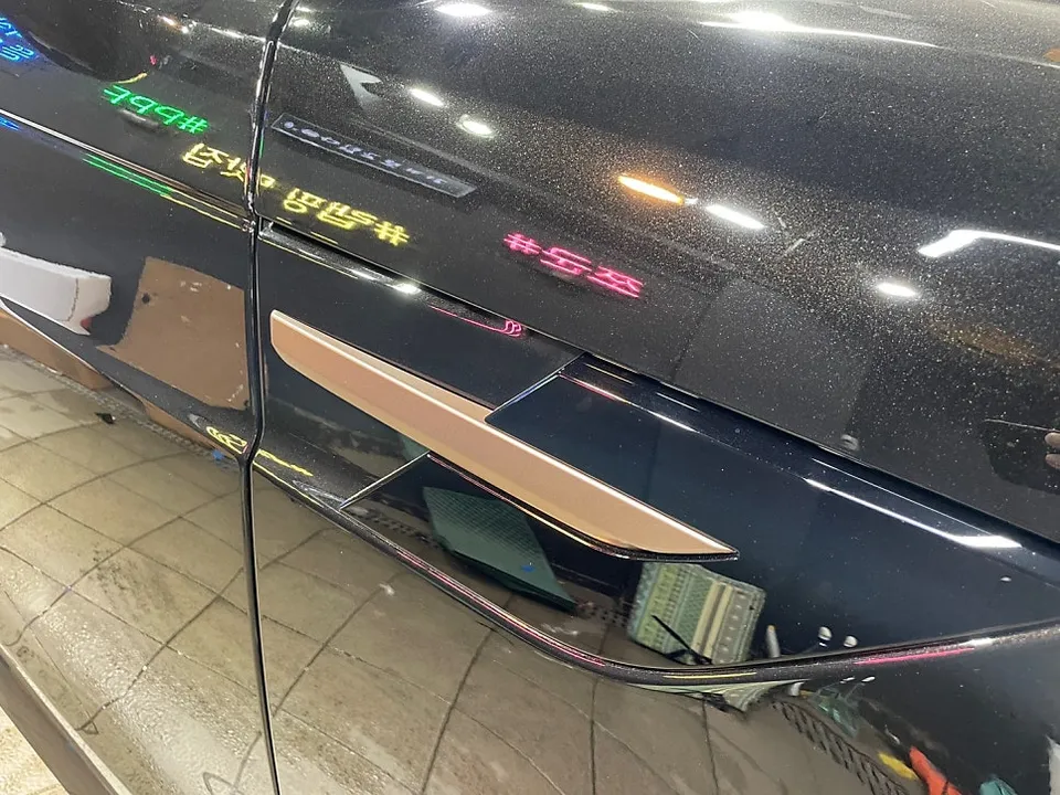 レンジローバー スポーツのカーラッピング事例|費用目安・仕上がり 施工写真 1-2