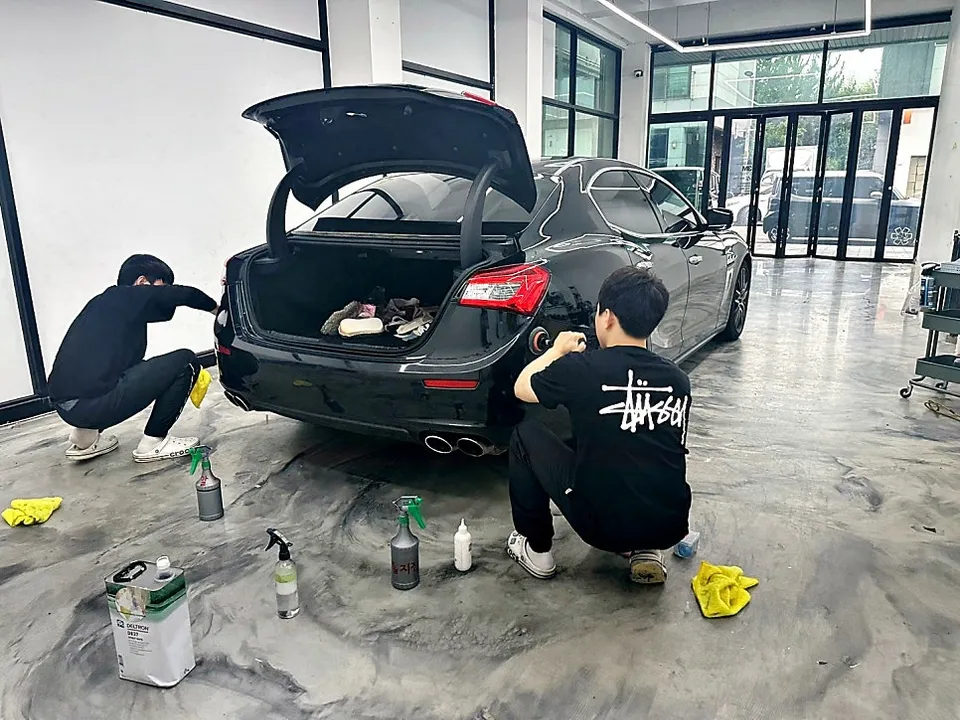 Maserati Ghibliのカーラッピング事例｜費用目安・仕上がり 施工写真 3-2