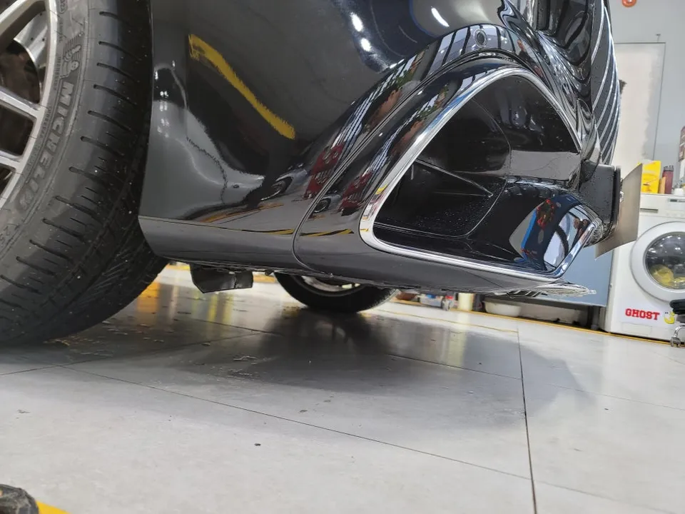 メルセデス・ベンツ S63 AMG 部分ラッピング事例 施工写真 2-1
