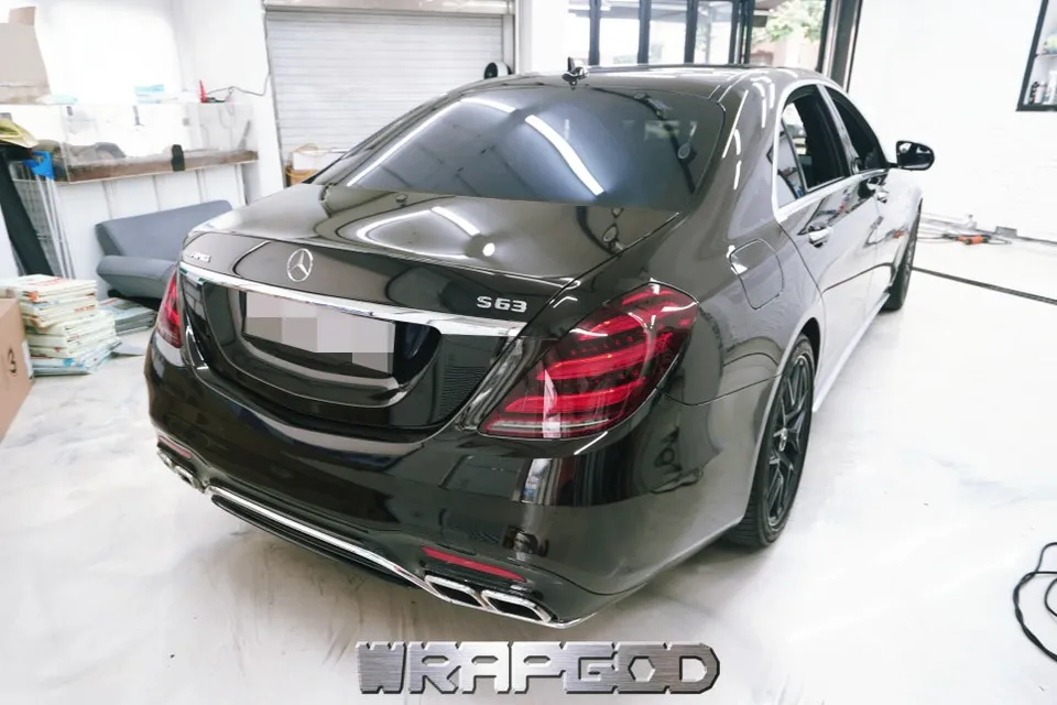 Mercedes-Benz S63 AMGのカーラッピング事例｜サテンホワイトパール 施工写真 1-2
