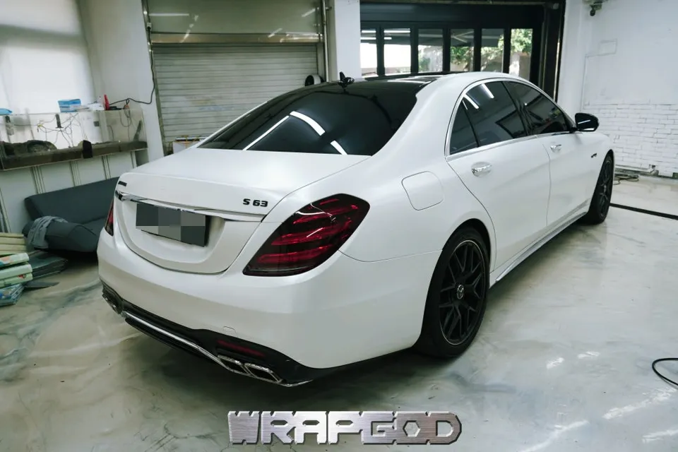 Mercedes-Benz S63 AMGのカーラッピング事例｜サテンホワイトパール 施工写真 3-3