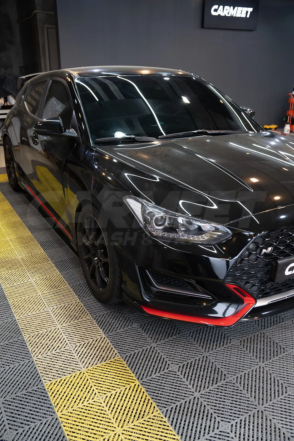 Hyundai Veloster Nのカーラッピング事例|費用目安・仕上がり 施工写真 1-1