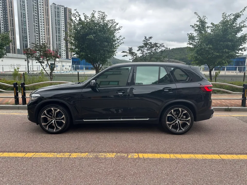 BMW X5のカーラッピング事例|クローム除去と室内施工 施工写真 2-1