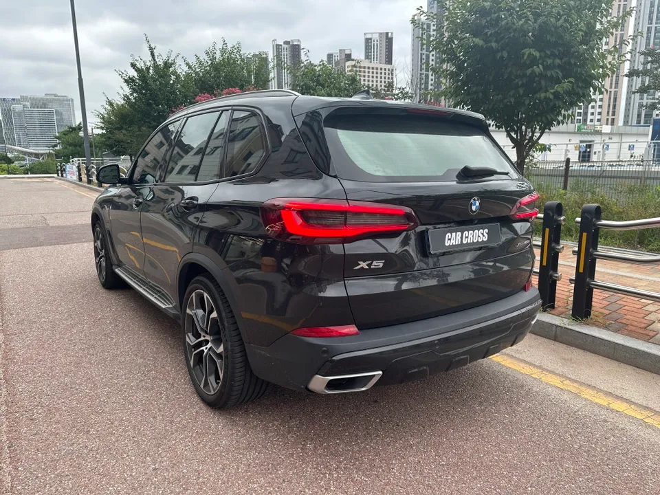 BMW X5のカーラッピング事例|クローム除去と室内施工 施工写真 3-1