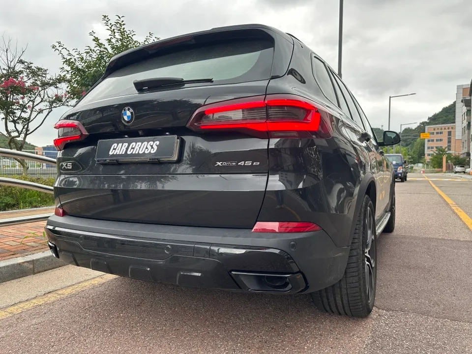 BMW X5のカーラッピング事例|クローム除去と室内施工 施工写真 3-3