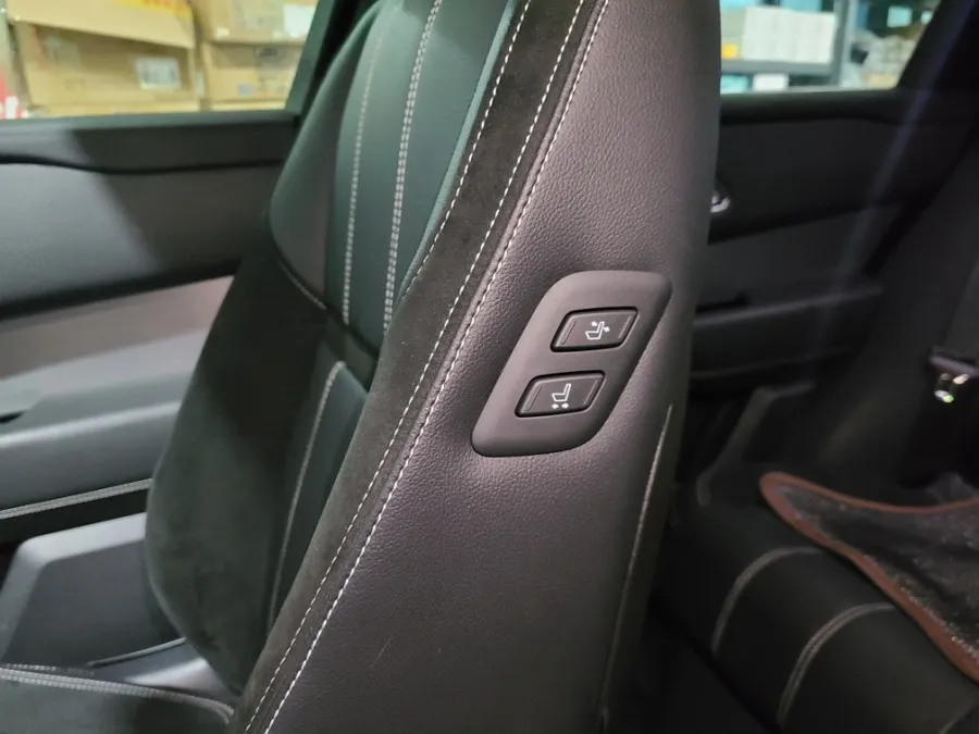 Land Rover Range Rover Velar oem options - Land Rover Range Rover Velar Walk-In Device Review photo 3
