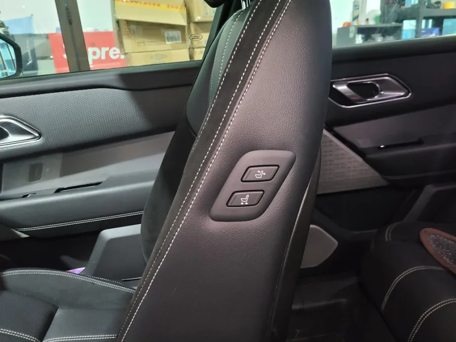Land Rover Range Rover Velar oem options - Land Rover Range Rover Velar Walk-In Device Review photo 4