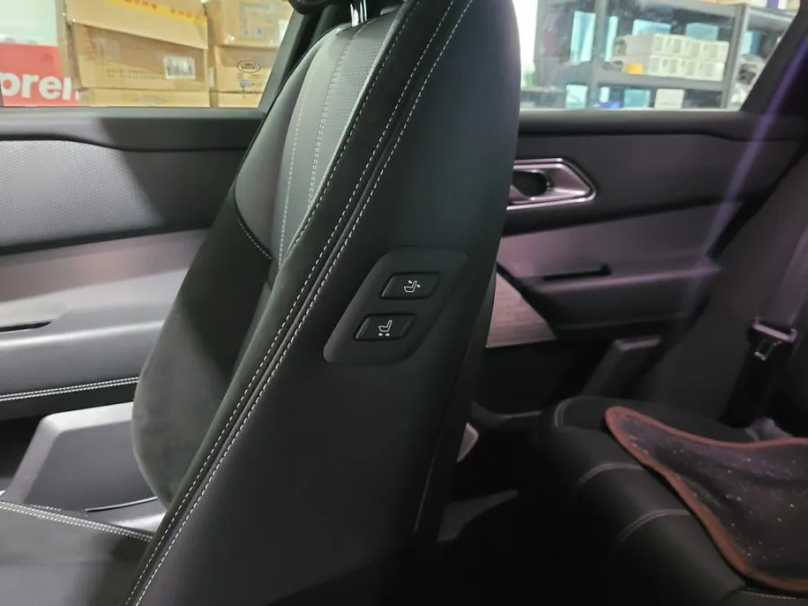 Land Rover Range Rover Velar oem options - Land Rover Range Rover Velar Walk-In Device Review photo 7